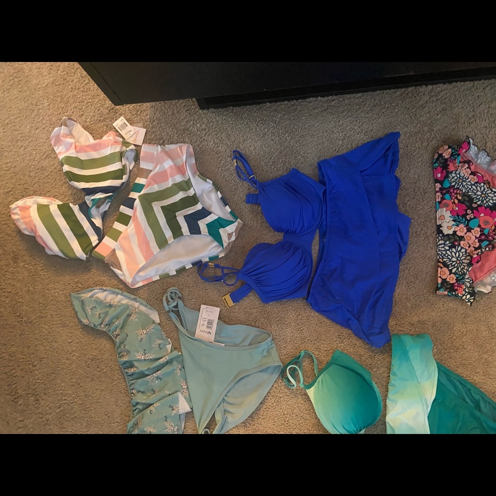 Bikinis ! - Picture 4 of 7